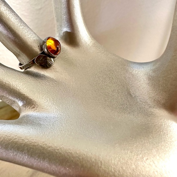 Vintage Silver Amber Leaf Ring - Picture 15 of 15